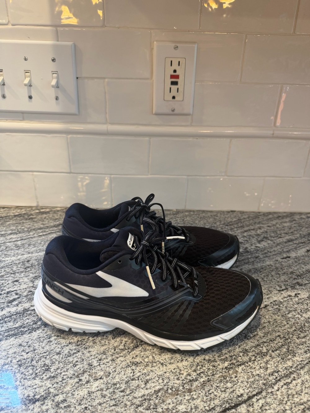 Women’s Brooks Launch 2 Size 7.5